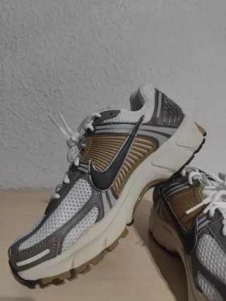 Nike Vomero 5 Talla 43