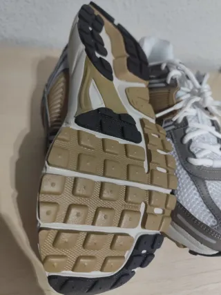 Nike Vomero 5 Talla 43