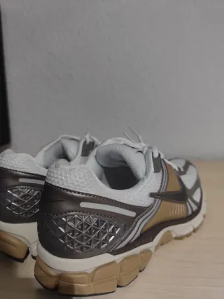 Nike Vomero 5 Talla 43