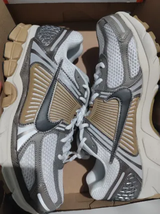 Nike Vomero 5 Talla 43