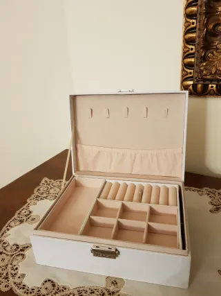 Portagioie bianco con doppio scomparto