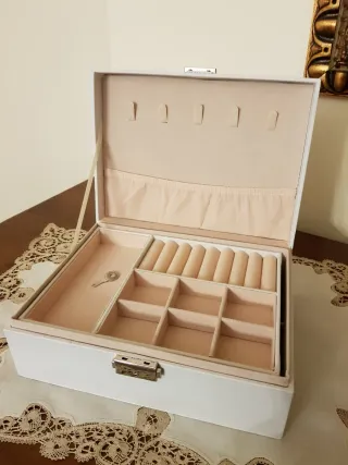 Portagioie bianco con doppio scomparto