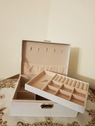 Portagioie bianco con doppio scomparto