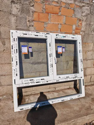 Ventana Rehau 146,5 x 133 cm