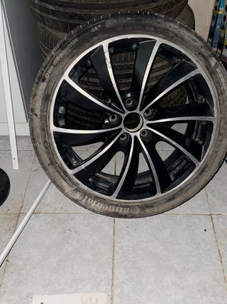 Llantas de aleación negras y plateadas