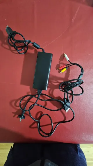 Alimentatore e cavo AV per Xbox 360 Slim