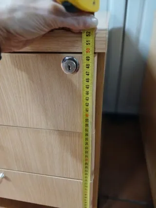 Due cassettiere da ufficio con ruote