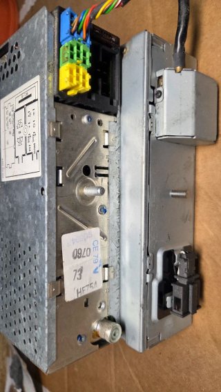 Radio CD Volkswagen Beta original, para 6 CDs.