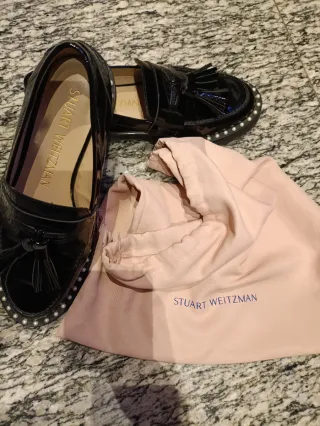Mocasines charol negro Stuart Weitzman perlas