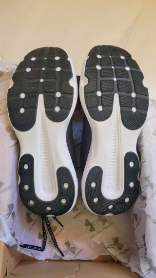 Zapatillas Under Armour Infinite, Talla 41, Negro