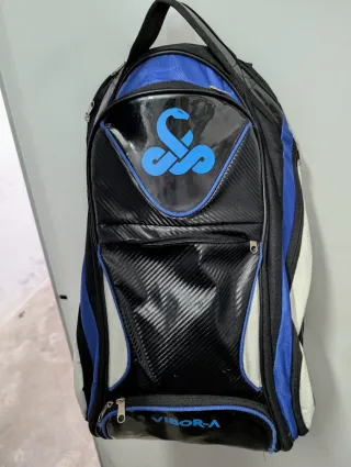 Pala Padel Enebe Spitfire Pro Carbon y raquetero