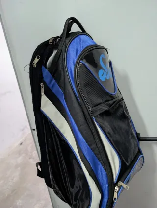 Pala Padel Enebe Spitfire Pro Carbon y raquetero