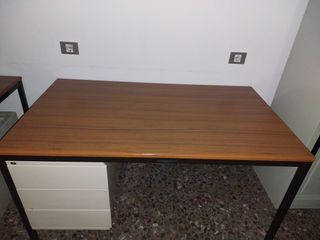 Mesa de oficina con cajonera o sin ella