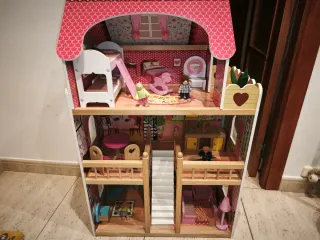 Casa de muñecas de madera