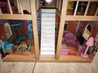Casa de muñecas de madera