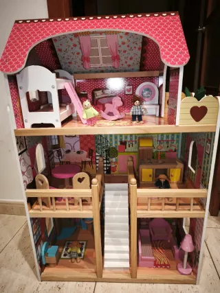 Casa de muñecas de madera