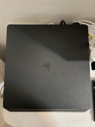 Consola PS4 Slim Negra + Mando