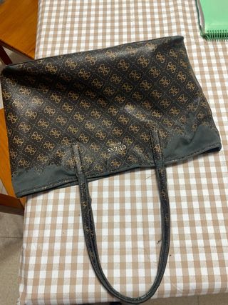 Bolso Guess Vikky Tote Marrón (PRECIO NEGOCIABLE)