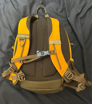 Mochila The North Face Amarilla pequeña