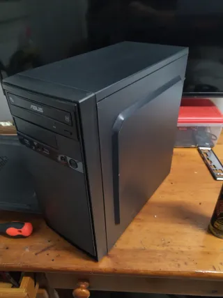 Caja de PC ASUS sobremesa