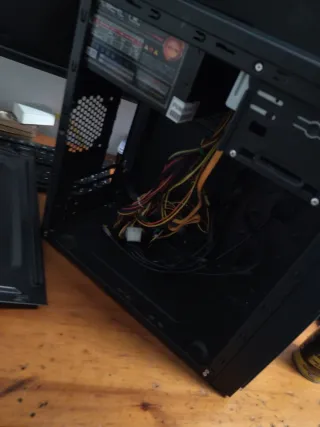 Caja de PC ASUS sobremesa