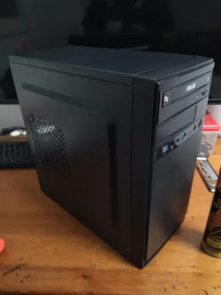 Caja de PC ASUS sobremesa