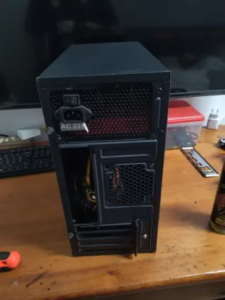 Caja de PC ASUS sobremesa