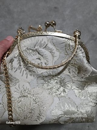 Bolso de fiesta elegante dorado con cadena
