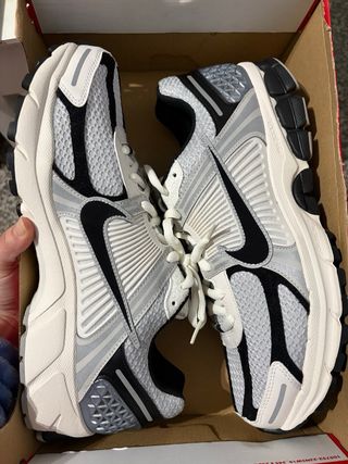 Nike Zoom Vomero 5 Gris/Blanco