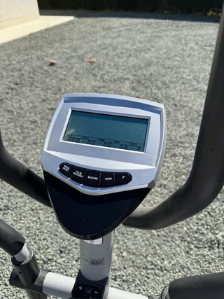 Elíptica gris y negra