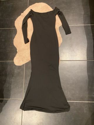 Abito nero aderente a sirena