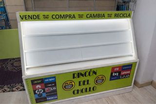 Vitrina expositora tienda telefonía