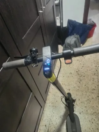 Patinete eléctrico negro