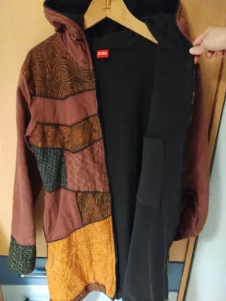 Abrigo/chaquetón largo con capucha patchwork