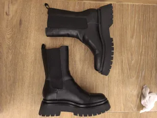 Botines Chelsea Stradivarius Talla 37 Negros