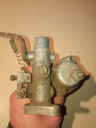 Carburador antiguo cuba lateral,estacionario,moto?