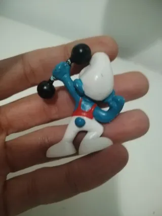 Figura Pitufo Fortachón Levantando Pesas