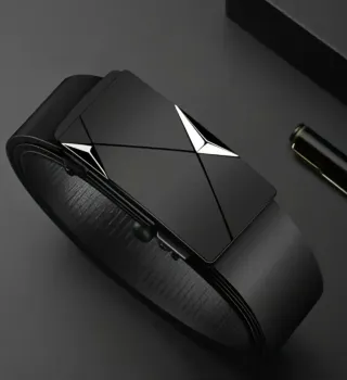 Cinturón de hombre con hebilla moderna