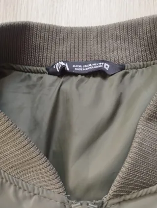 Chaqueta bomber Zara verde militar