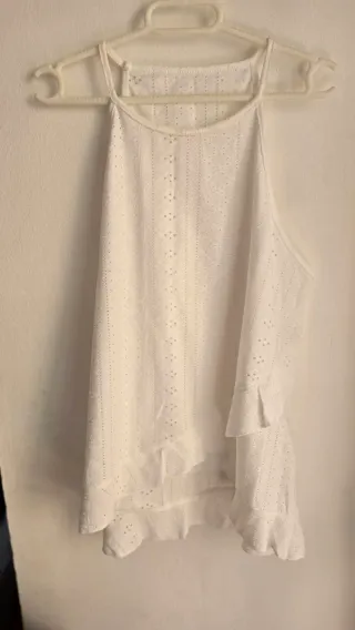 Blusa blanca con volantes