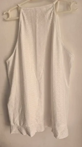 Blusa blanca con volantes