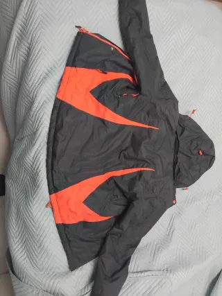 Chaqueta impermeable nieve gris y fuxia