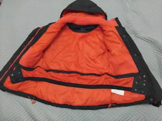 Chaqueta impermeable nieve gris y fuxia