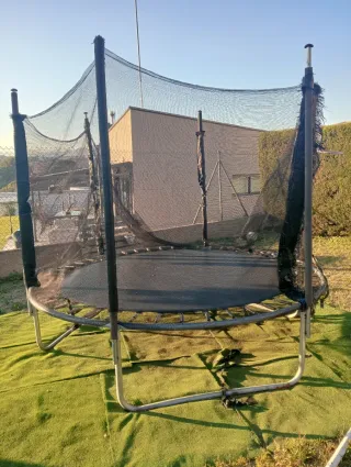 Cama elástica con red de seguridad