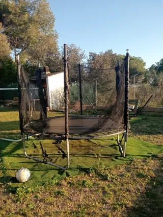 Cama elástica con red de seguridad