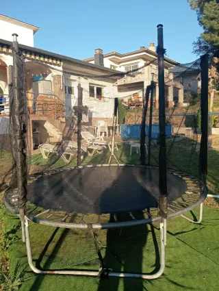 Cama elástica con red de seguridad