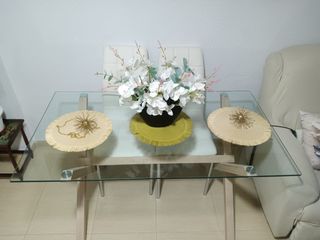 Mesa de cristal y metal