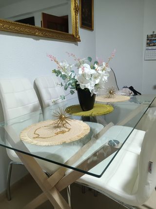 Mesa de cristal y metal