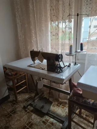 Máquina de coser industrial plana