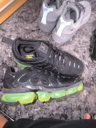 Nike Air VaporMax Plus Negro Volt